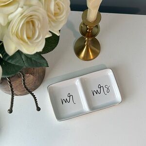 White and gold Mr/Mrs ring tray